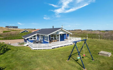 Ingborg - 150M from the Sea: Blauw, Huis, Huis, Verblijf, Landgoed, Boerderij, Werf, Veranda, Siding, Garden Gebouwen