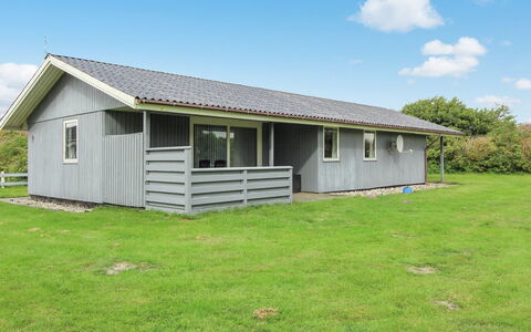 Holte - 700M to the Fjord: Dak, Schuur, Verblijf, Garden Gebouwen, Siding, Gazon, Werf, Schaduw, Backyard, Outdoor Structuur