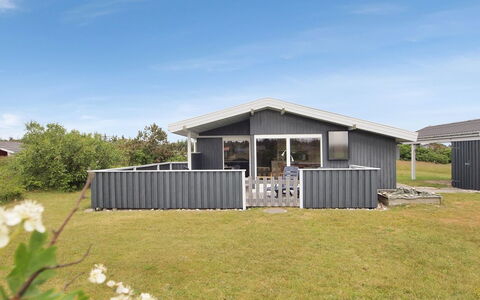 Maika - 800M to the Fjord: Dak, Huis, Huis, Verblijf, Siding, Landgoed, Oprit, Garden Gebouwen, Werf, Schuur