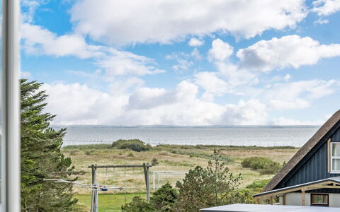 Matthias - 400M to the Fjord: Veranda, Huis, Verblijf, Balkon, Landgoed, Schaduw, Eco Hotel, Stoel, Hek, Dek