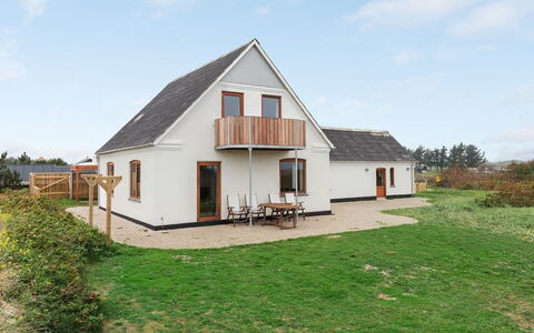 Matthias - 400M to the Fjord: Gras, Gebouw, Dak, Huis, Huis, Verblijf, Architectuur, Land Lot, Woongebied, Landelijk Gebied
