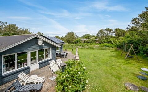 Ludvig - from the Sea: Gras, Huis, Dak, Huis, Verblijf, Struik, Land Lot, Landelijk Gebied, Boerderij, Groundcover
