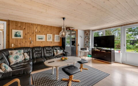 Ludvig - from the Sea: Gras, Huis, Dak, Huis, Verblijf, Struik, Land Lot, Landelijk Gebied, Boerderij, Groundcover