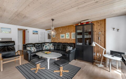 Ludvig - from the Sea: Gras, Huis, Dak, Huis, Verblijf, Struik, Land Lot, Landelijk Gebied, Boerderij, Groundcover