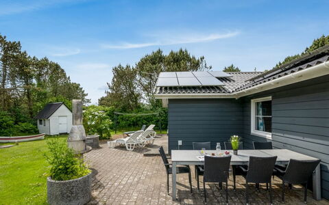 Ludvig - from the Sea: Gras, Huis, Dak, Huis, Verblijf, Struik, Land Lot, Landelijk Gebied, Boerderij, Groundcover