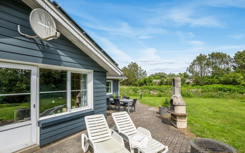 Ludvig - from the Sea: Gras, Huis, Dak, Huis, Verblijf, Struik, Land Lot, Landelijk Gebied, Boerderij, Groundcover