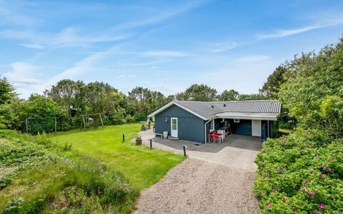 Ludvig - from the Sea: Gras, Huis, Dak, Huis, Verblijf, Struik, Land Lot, Landelijk Gebied, Boerderij, Groundcover