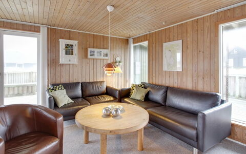 Aase - from the Sea: Dak, Huis, Huis, Verblijf, Siding, Landgoed, Oprit, Garden Gebouwen, Werf, Schuur