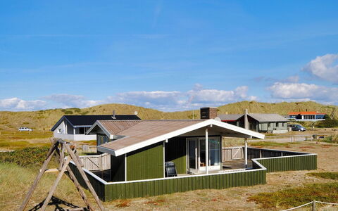 Aase - from the Sea: Dak, Huis, Huis, Verblijf, Siding, Landgoed, Oprit, Garden Gebouwen, Werf, Schuur