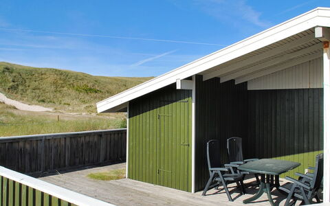 Aase - from the Sea: Dak, Huis, Huis, Verblijf, Siding, Landgoed, Oprit, Garden Gebouwen, Werf, Schuur