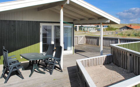 Aase - from the Sea: Dak, Huis, Huis, Verblijf, Siding, Landgoed, Oprit, Garden Gebouwen, Werf, Schuur