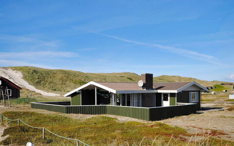 Aase - from the Sea: Dak, Huis, Huis, Verblijf, Siding, Landgoed, Oprit, Garden Gebouwen, Werf, Schuur