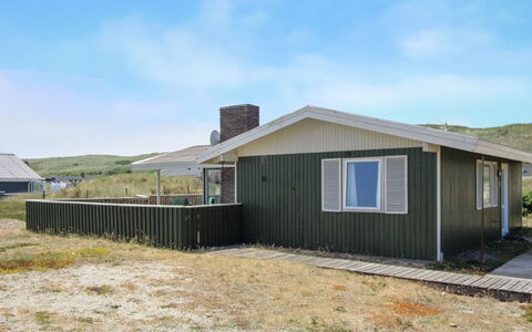 Aase - from the Sea: Dak, Huis, Huis, Verblijf, Siding, Landgoed, Oprit, Garden Gebouwen, Werf, Schuur