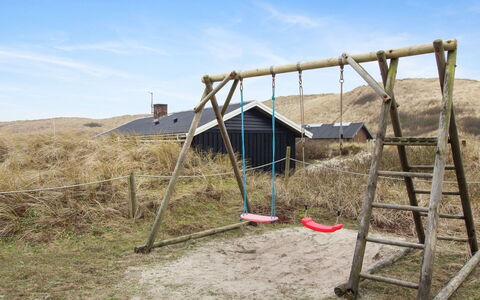 Aase - from the Sea: Dak, Huis, Huis, Verblijf, Siding, Landgoed, Oprit, Garden Gebouwen, Werf, Schuur