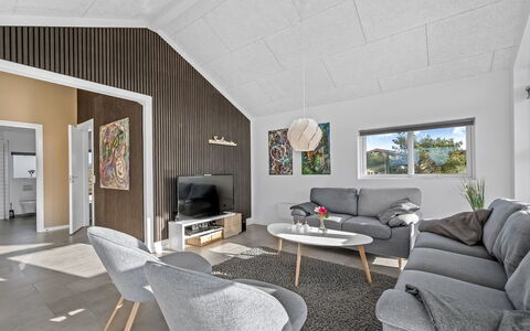 Niesina - from the Sea: Hout, Plafond, Interieur Ontwerp, Flooring, Woonkamer, Verdieping, Huis, Bankstel, Kamer