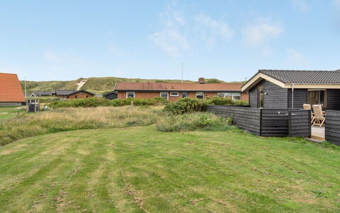 Leleks - 200M from the Sea: Struik, Stedelijk Ontwerp, Groundcover, Steen, Appartement, Landgoed, Metselwerk, Balkon, Landscaping