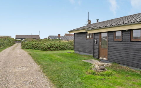 Leleks - 200M from the Sea: Struik, Stedelijk Ontwerp, Groundcover, Steen, Appartement, Landgoed, Metselwerk, Balkon, Landscaping