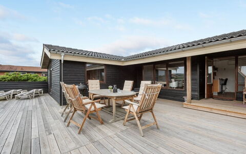 Leleks - 200M from the Sea: Struik, Stedelijk Ontwerp, Groundcover, Steen, Appartement, Landgoed, Metselwerk, Balkon, Landscaping