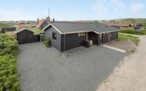 Leleks - 200M from the Sea: Struik, Stedelijk Ontwerp, Groundcover, Steen, Appartement, Landgoed, Metselwerk, Balkon, Landscaping