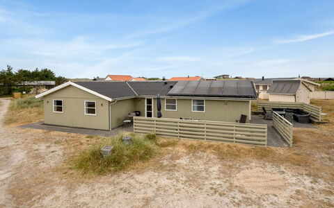 Drifa - 600M from the Sea: Dak, Land Lot, Verblijf, Huis, Landelijk Gebied, Schuur, Siding, Garden Gebouwen, Blokhut, Hut