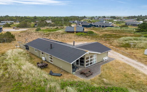 Drifa - 600M from the Sea: Dak, Land Lot, Verblijf, Huis, Landelijk Gebied, Schuur, Siding, Garden Gebouwen, Blokhut, Hut