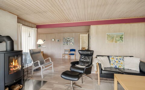 Steffen - 450M to the Fjord: Meubilair, Interieur Ontwerp, Flooring, Verdieping, Hout, Plafond, Woonkamer, Houten Vloer, Kamer, Verlichting