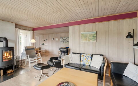 Steffen - 450M to the Fjord: Meubilair, Interieur Ontwerp, Flooring, Verdieping, Hout, Plafond, Woonkamer, Kamer, Bankstel, Stoel