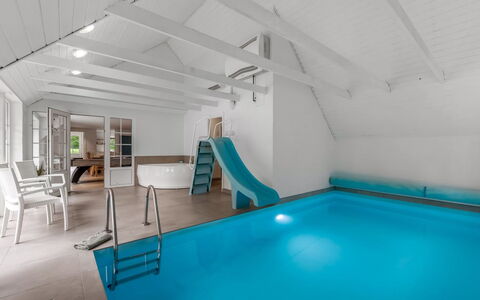 Nilla - 2.1Km from the Sea: Flooring, Plafond, Verdieping, Interieur Ontwerp, Zwembad, Zolder, Toevlucht, Ontwerp, Hotel, Hardwood