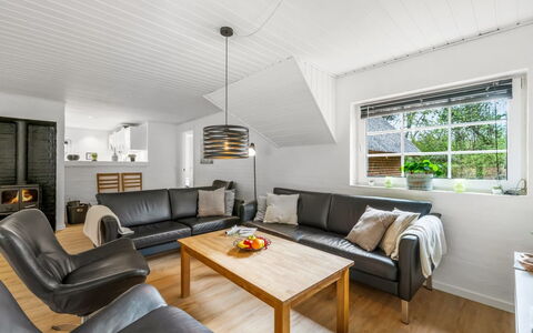 Nilla - 2.1Km from the Sea: Bankstel, Interieur Ontwerp, Flooring, Hout, Meubilair, Plafond, Woonkamer, Verdieping, Kamer