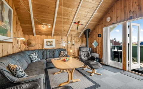 Sofie - 150M from the Sea: Hout, Verblijf, Huis, Plafond, Blokhut, Hardwood, Siding, Woonkamer, Freezing, Timmerhout