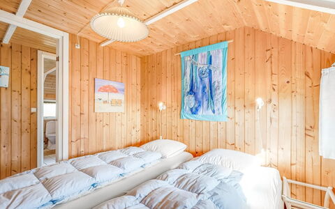Sofie - 150M from the Sea: Hout, Slaapkamer, Huis, Bed, Bedding, Laken, Linens, Winter, Bed Frame, Blokhut