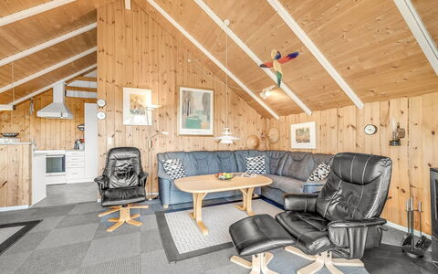 Sofie - 150M from the Sea: Hout, Plafond, Huis, Huis, Verblijf, Meubilair, Blokhut, Kamer, Woonkamer, Winter