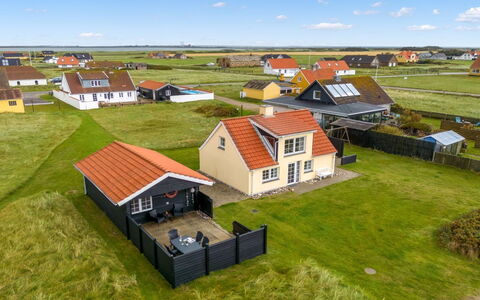 Dietlinde - 100M from the Sea: Huis, Dak, Huis, Verblijf, Schuur, Garden Gebouwen, Siding, Werf, Blokhut, Hut