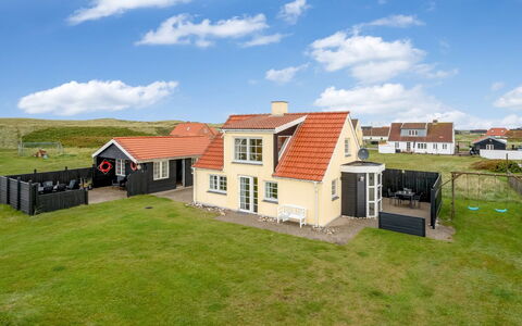 Dietlinde - 100M from the Sea: Huis, Dak, Huis, Verblijf, Schuur, Garden Gebouwen, Siding, Werf, Blokhut, Hut