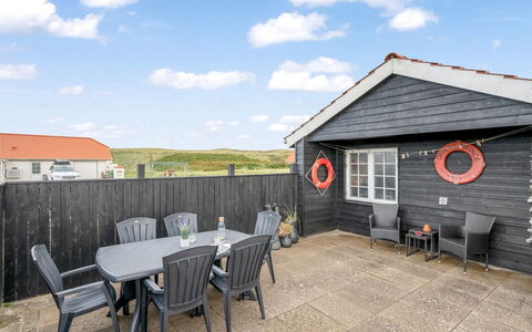 Dietlinde - 100M from the Sea: Huis, Dak, Huis, Verblijf, Schuur, Garden Gebouwen, Siding, Werf, Blokhut, Hut