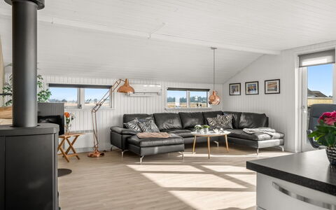 Withger - 300M from the Sea: Huis, Dak, Huis, Verblijf, Schuur, Garden Gebouwen, Siding, Werf, Blokhut, Hut