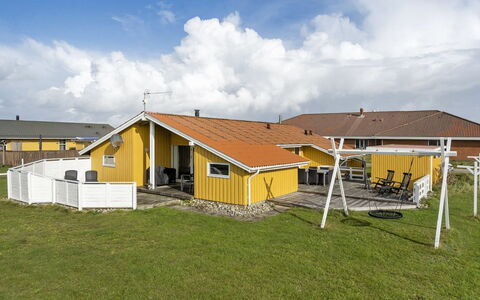 Hebba - 300M from the Sea: Struik, Stedelijk Ontwerp, Groundcover, Steen, Appartement, Landgoed, Metselwerk, Balkon, Landscaping