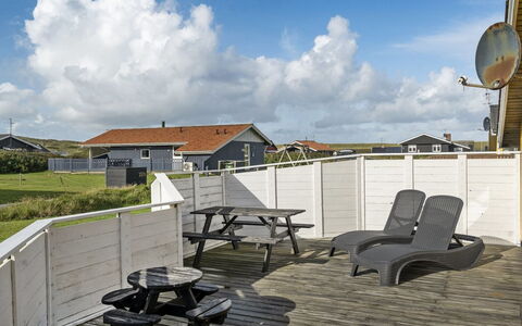 Hebba - 300M from the Sea: Struik, Stedelijk Ontwerp, Groundcover, Steen, Appartement, Landgoed, Metselwerk, Balkon, Landscaping