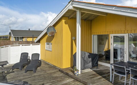 Hebba - 300M from the Sea: Struik, Stedelijk Ontwerp, Groundcover, Steen, Appartement, Landgoed, Metselwerk, Balkon, Landscaping