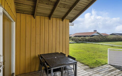 Hebba - 300M from the Sea: Struik, Stedelijk Ontwerp, Groundcover, Steen, Appartement, Landgoed, Metselwerk, Balkon, Landscaping