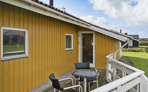 Hebba - 300M from the Sea: Struik, Stedelijk Ontwerp, Groundcover, Steen, Appartement, Landgoed, Metselwerk, Balkon, Landscaping