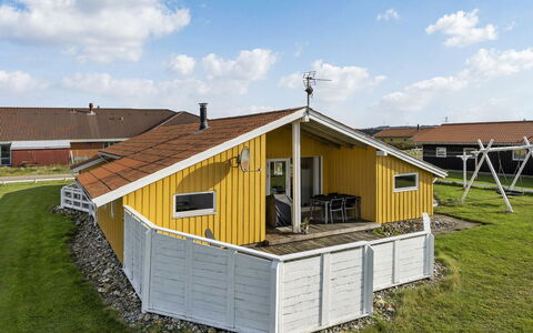 Hebba - 300M from the Sea: Struik, Stedelijk Ontwerp, Groundcover, Steen, Appartement, Landgoed, Metselwerk, Balkon, Landscaping