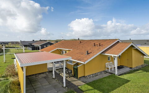 Hebba - 300M from the Sea: Struik, Stedelijk Ontwerp, Groundcover, Steen, Appartement, Landgoed, Metselwerk, Balkon, Landscaping