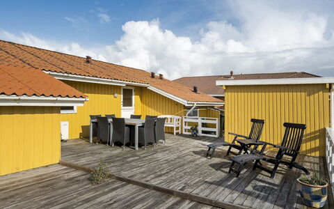 Hebba - 300M from the Sea: Struik, Stedelijk Ontwerp, Groundcover, Steen, Appartement, Landgoed, Metselwerk, Balkon, Landscaping