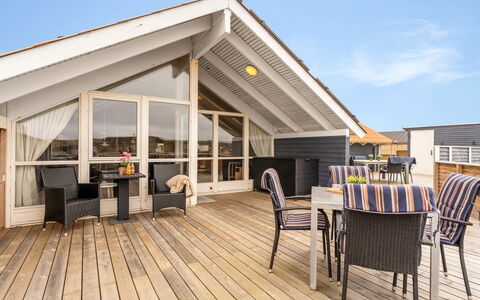 Doris - 150M from the Sea: Dak, Land Lot, Verblijf, Huis, Landelijk Gebied, Schuur, Siding, Garden Gebouwen, Blokhut, Hut