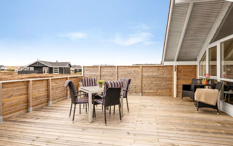 Doris - 150M from the Sea: Dak, Land Lot, Verblijf, Huis, Landelijk Gebied, Schuur, Siding, Garden Gebouwen, Blokhut, Hut