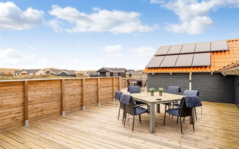Doris - 150M from the Sea: Dak, Land Lot, Verblijf, Huis, Landelijk Gebied, Schuur, Siding, Garden Gebouwen, Blokhut, Hut
