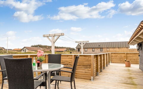 Doris - 150M from the Sea: Dak, Land Lot, Verblijf, Huis, Landelijk Gebied, Schuur, Siding, Garden Gebouwen, Blokhut, Hut
