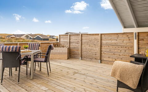 Doris - 150M from the Sea: Dak, Land Lot, Verblijf, Huis, Landelijk Gebied, Schuur, Siding, Garden Gebouwen, Blokhut, Hut