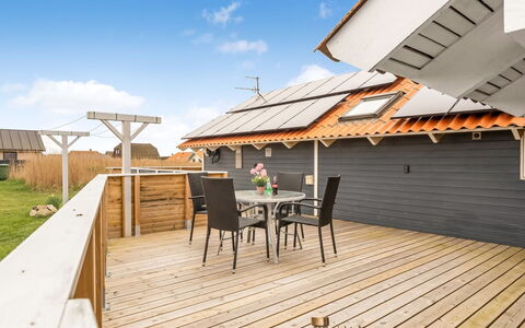 Doris - 150M from the Sea: Dak, Land Lot, Verblijf, Huis, Landelijk Gebied, Schuur, Siding, Garden Gebouwen, Blokhut, Hut